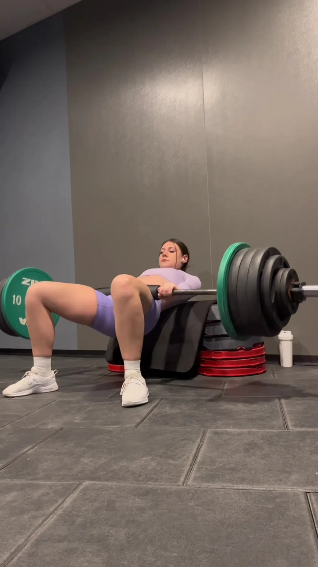 @sophienrmd C’est quoi ton max à toi ? #hipthrust #bestglutesexercice