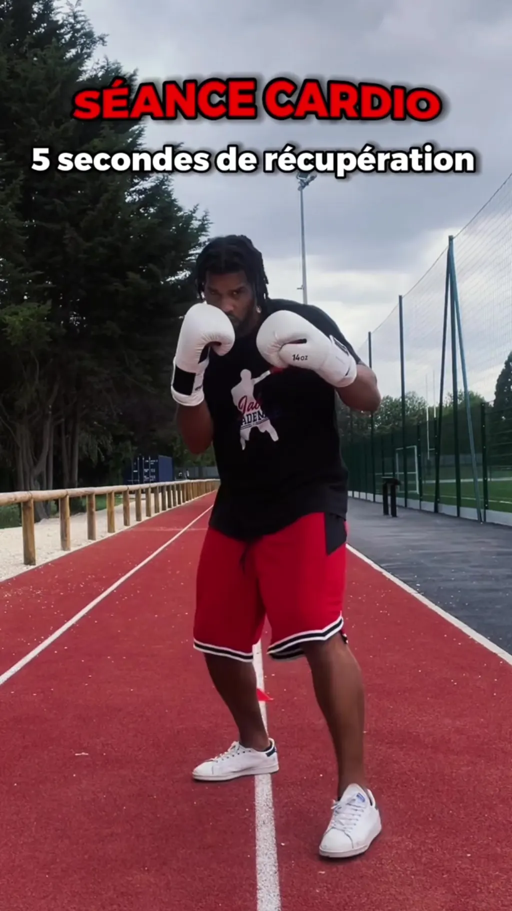 @johnlecoach SÉANCE CARDIO : - DEMI BURPEE - JAB + CROSS Faire des