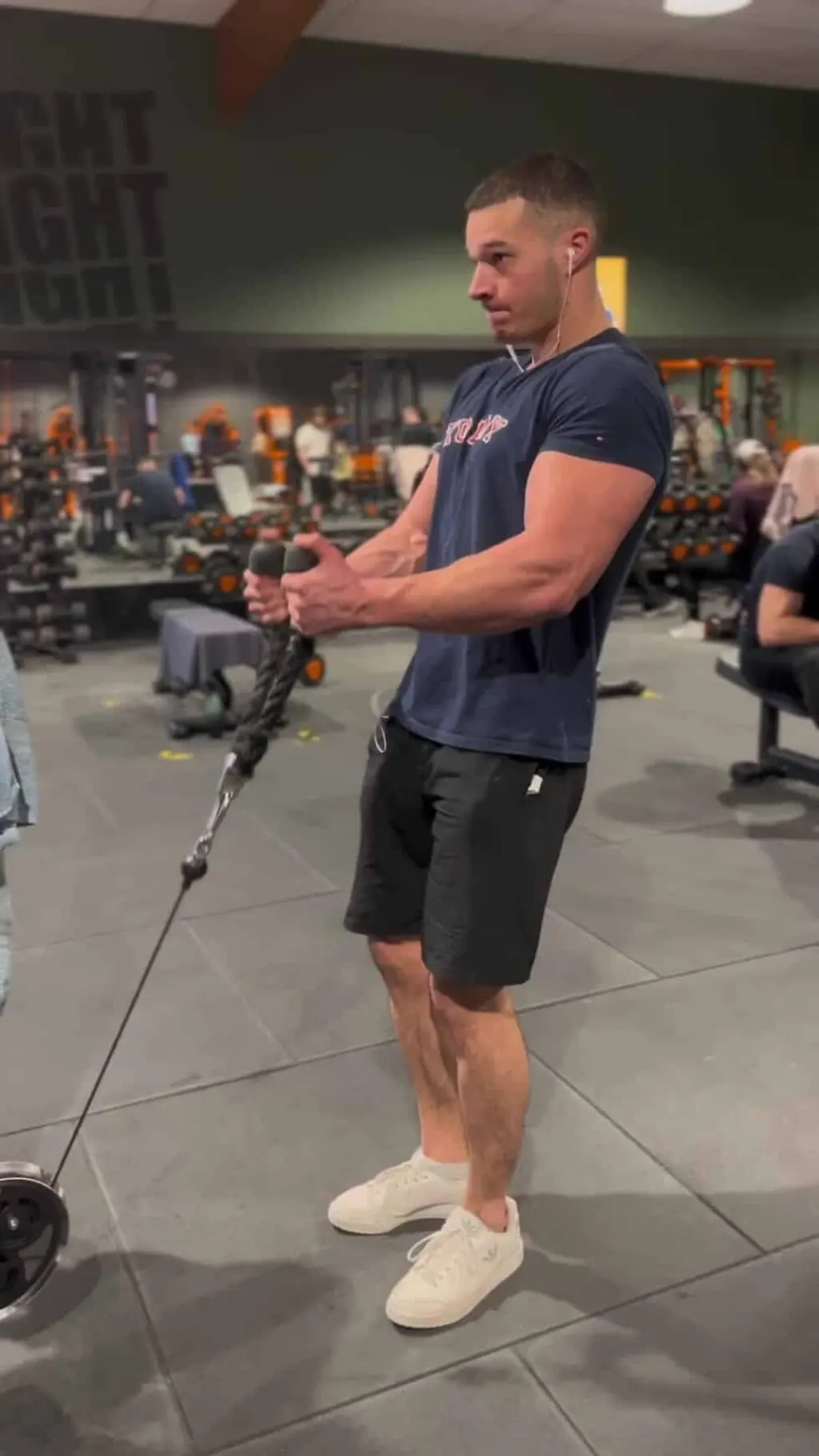 @theoo.lrt Exercice pour des biceps et triceps énorme #exercicebiceps
