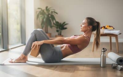 Renforcez vos abdominaux grâce aux exercices de Pilates intégrant une brique de Yoga