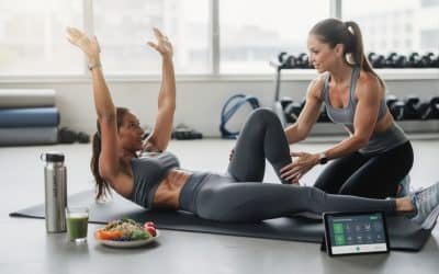 Fini les crunchs : découvrez l’exercice incontournable d’une coach experte pour des abdos en béton après 40 ans